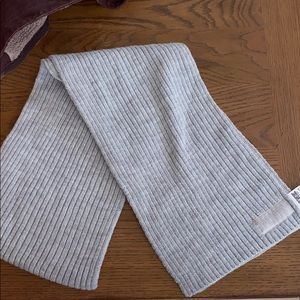 Victoria Secret grey scarf (pink)